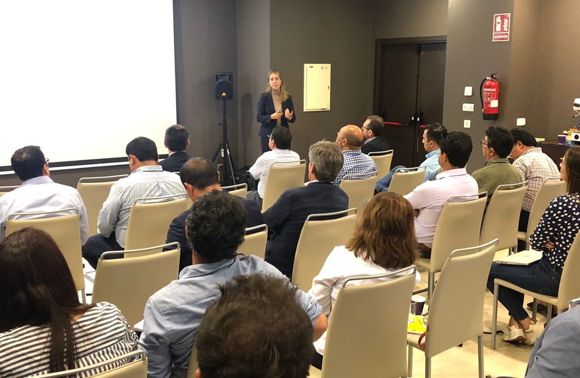 ficemcemento's tweet photo. Cristina Aparicio Maetzu, Directora General de Transición Energética y Economía Circular de la Comunidad de Madrid, fue parte de un diálogo compartido con los participantes de la Misión Multipaís FICEM.
#MisiónFICEM2023 #coprocesamiento #residuos #cemento #concreto #FICEM https://t.co/D03rzlf4Y7