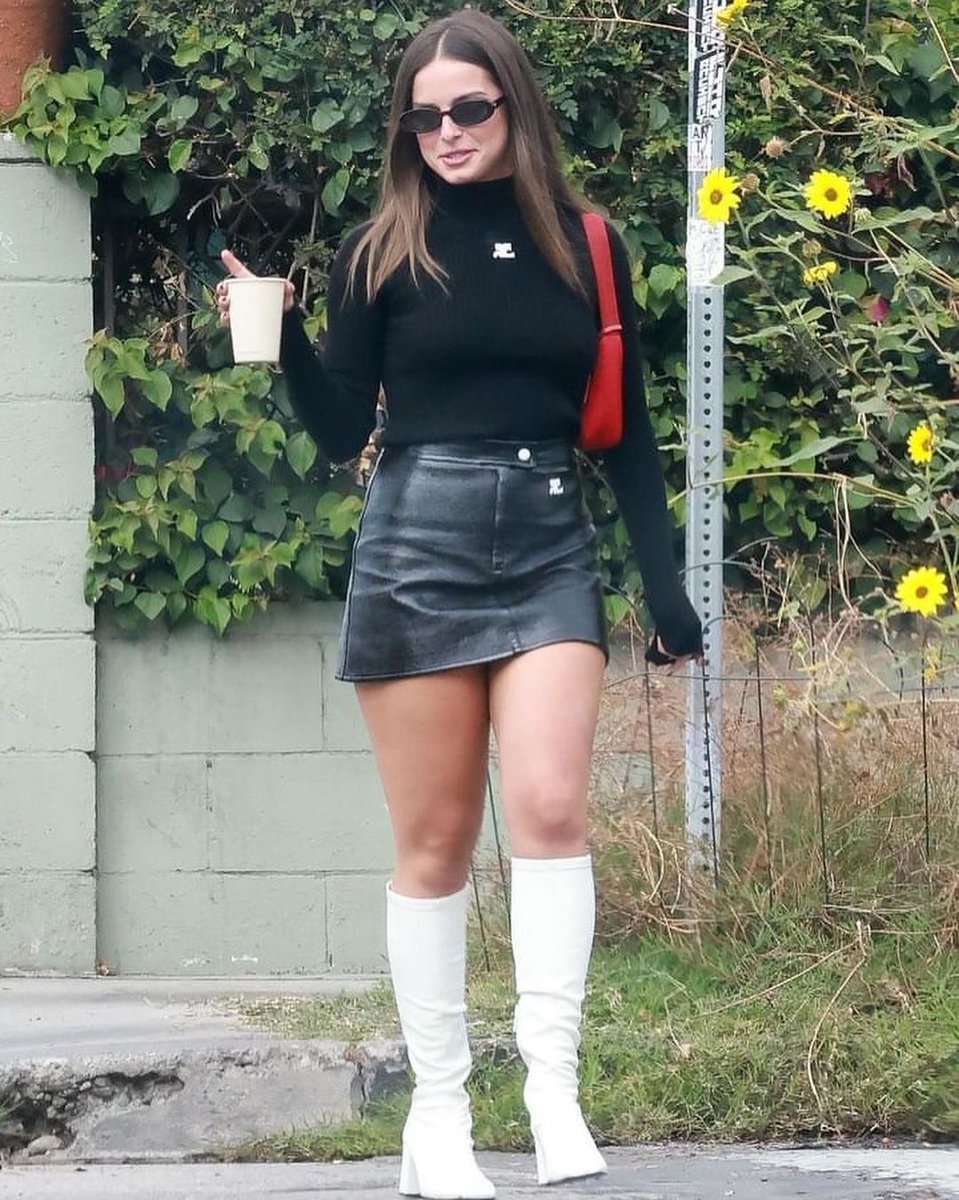addisonupdates1's tweet photo. Addison rae in Los Feliz yesterday @whoisaddison https://t.co/Arewsb9VLO