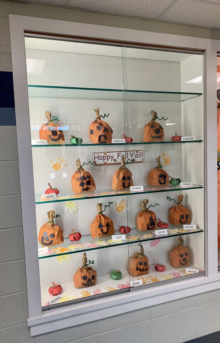 Thank you, PreK, for decorating our front display for the month of October! #ellingtonschools #crystallakeschool