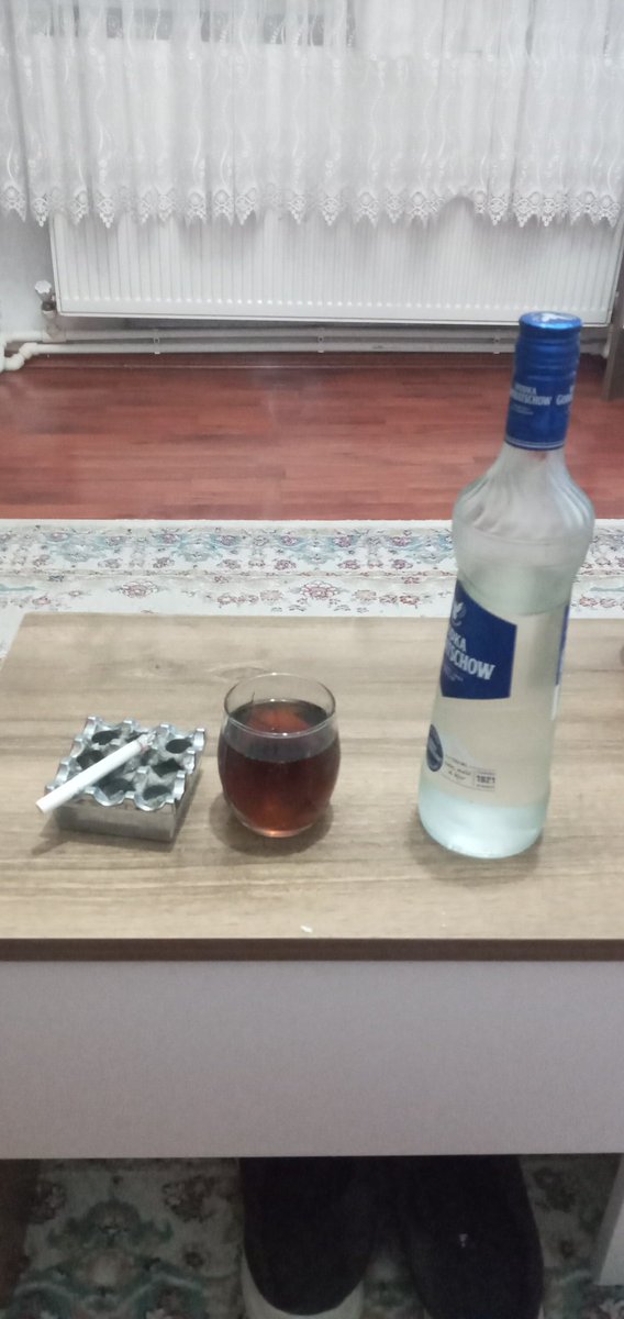 Bende tek başıma içerim.. Yalnızlık kadermi, coğrafyamı