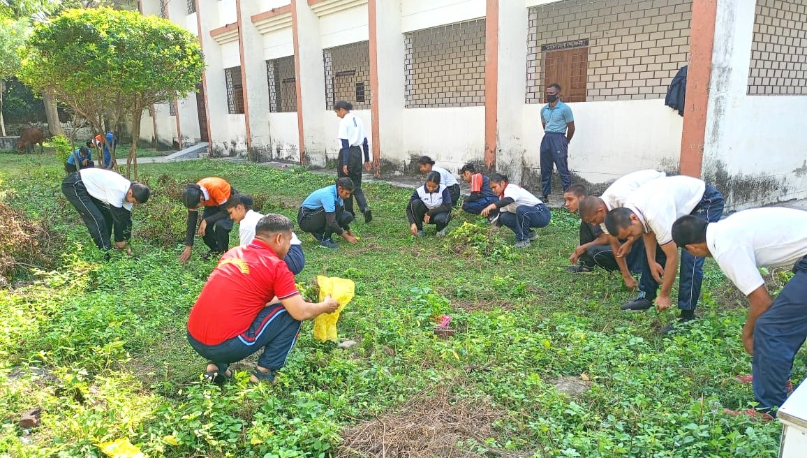 GpgcKotdwar's tweet photo. Gandhi ji and Shastri ji remembered on their Jayanti through Sarvdharm Sambhav prayer, Speeches and 2 hours of labour contribution in cleanliness drive under #SwachhataHiSevaPakhwada. 
#NationalCadetCorps
#NationalServicesScheme
#RoversRangers
#DrPDBHimalayanGovtPGCollegeKotdwar https://t.co/M4c6lShTbv