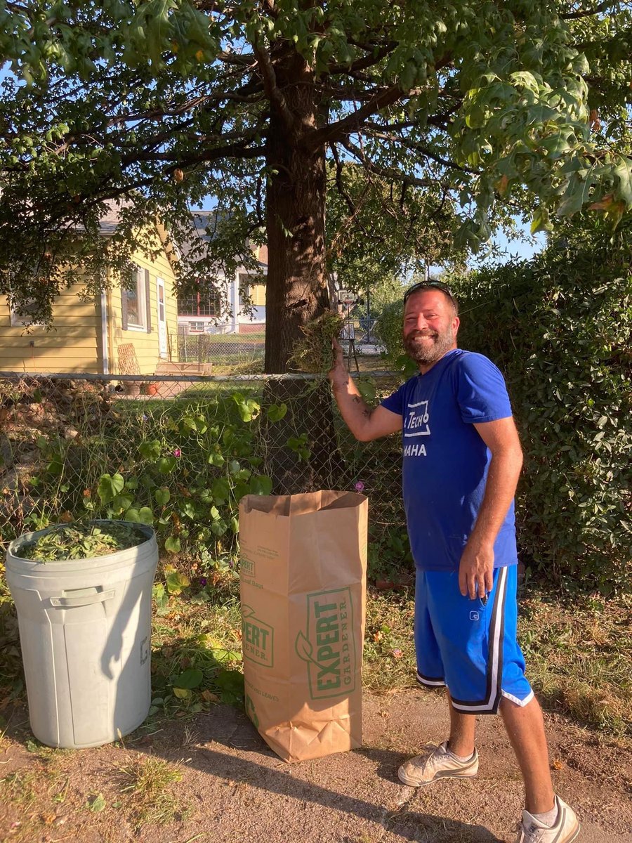 CheerUpOmaha's tweet photo. Thanks to all the volunteers who helped out with the yard cleanup this weekend! You guys rock! ❤️ #charity #neighborshelp #yardcleanup #yardwork #CheerUp https://t.co/ZpDyCu4EAT