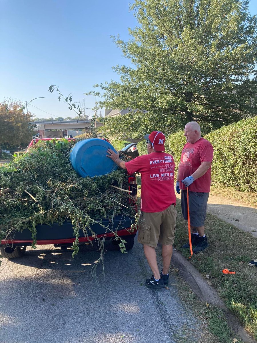 CheerUpOmaha's tweet photo. Thanks to all the volunteers who helped out with the yard cleanup this weekend! You guys rock! ❤️ #charity #neighborshelp #yardcleanup #yardwork #CheerUp https://t.co/ZpDyCu4EAT