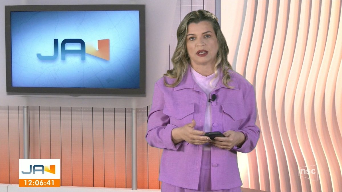 CriciumaPlay's tweet photo. Jornal do Almoço de Criciúma em cenário virtual devido obras no estúdio para implantação do novo cenário que deve estrear em novembro. https://t.co/E6HGJRsYz7