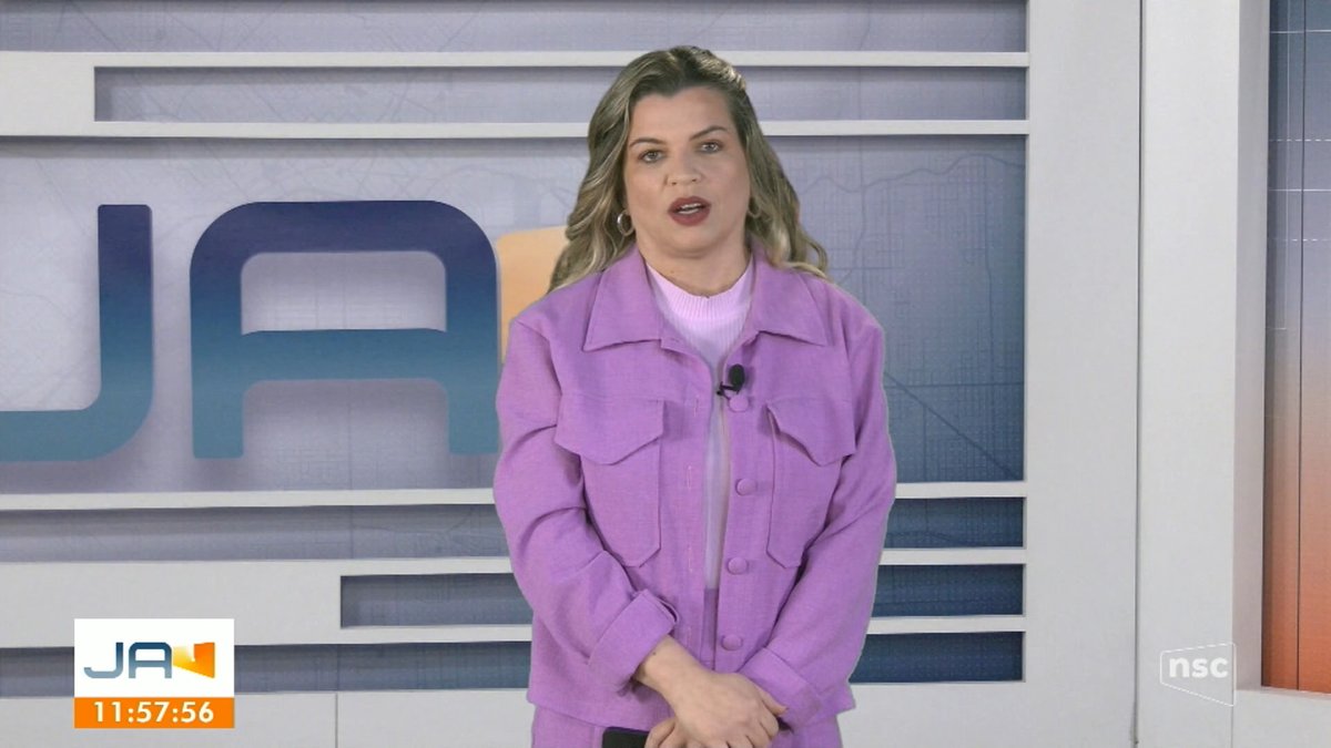 CriciumaPlay's tweet photo. Jornal do Almoço de Criciúma em cenário virtual devido obras no estúdio para implantação do novo cenário que deve estrear em novembro. https://t.co/E6HGJRsYz7