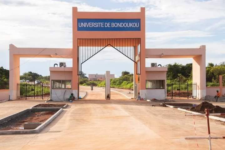 KounandiSeka's tweet photo. L'université de Bondoukou dans le nord est de la Côte d'Ivoire 🇨🇮 a ouvert ses portes ce 2 octobre 2023.
Merci au Président @AOuattara_PRCI
#AdoActions
#CMspirit 
Evolution 🇨🇮 est mieux que révolution https://t.co/5CYdzsTW4L