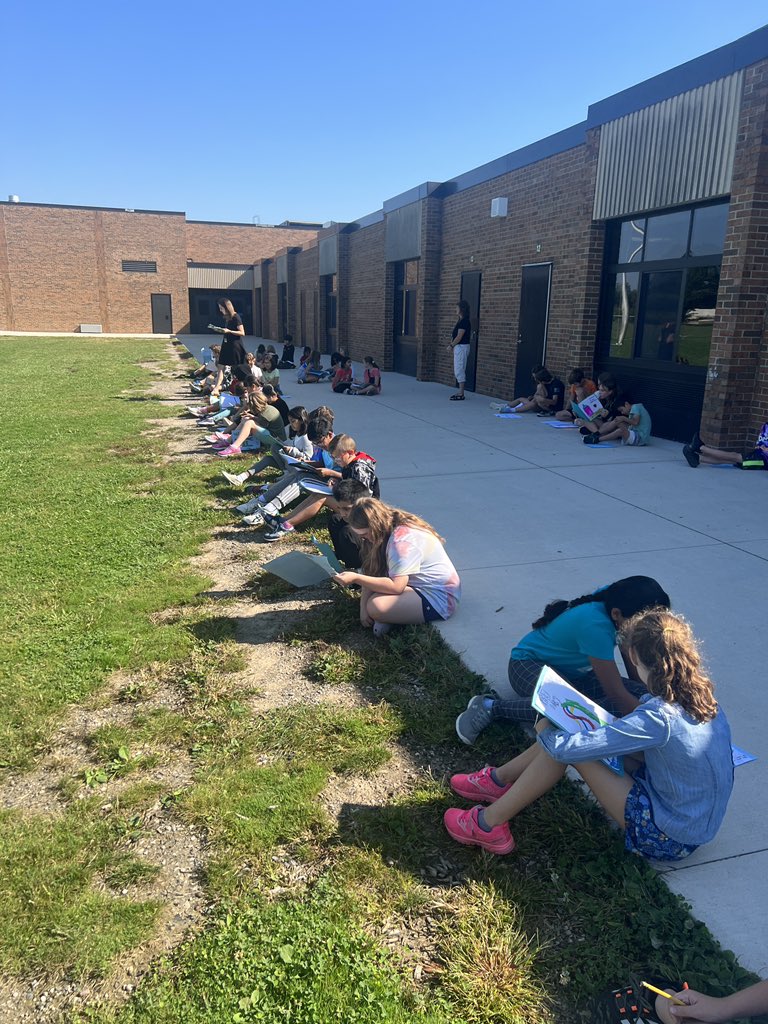 It was a beautiful day for an outdoor writing celebration with Mrs. Oliver’s class to share our finished Realistic Fiction stories! @Mrs_AOliver @Costello_Tweets