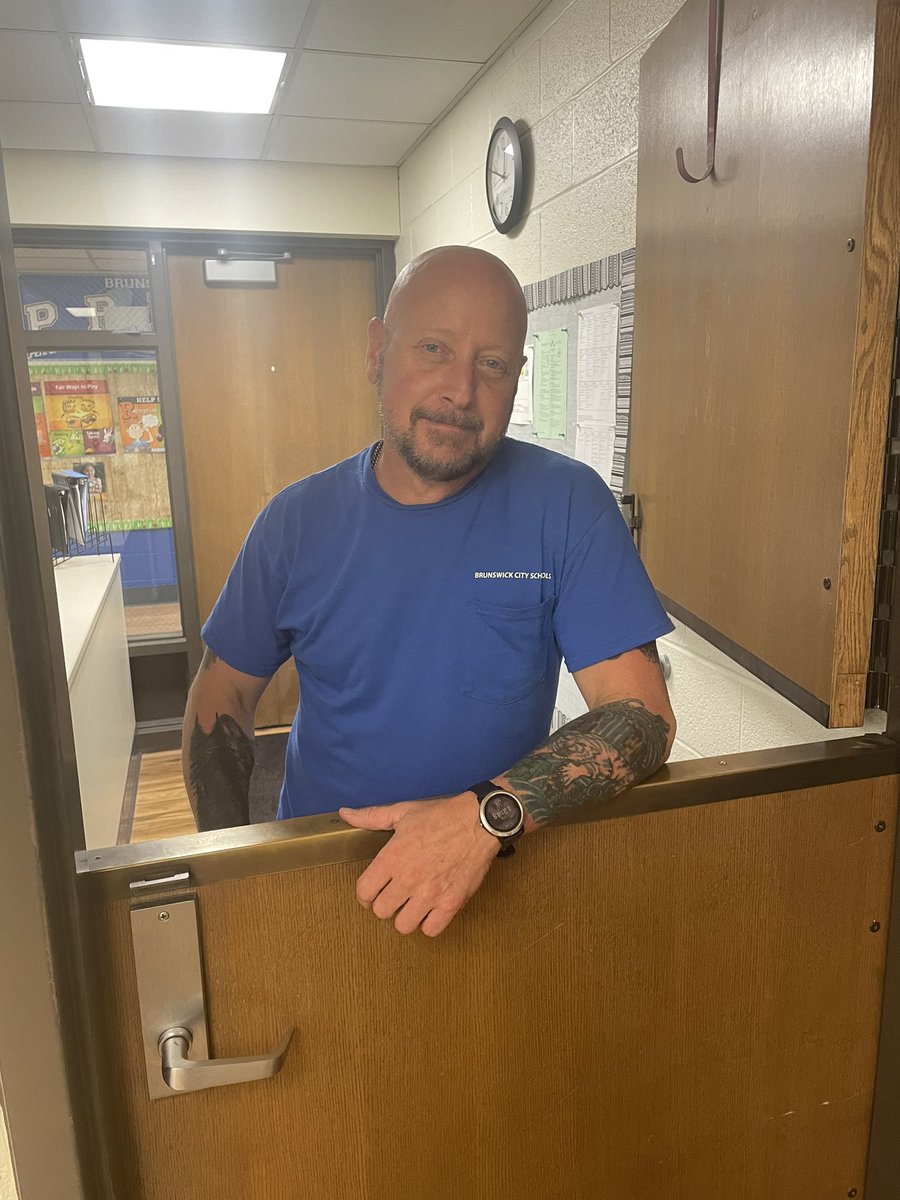 BCSDHuntington's tweet photo. Happy National Custodian’s Day to these amazing people!!! Thank you for all you do every day! 💙💙💙 https://t.co/WFo6pb435z