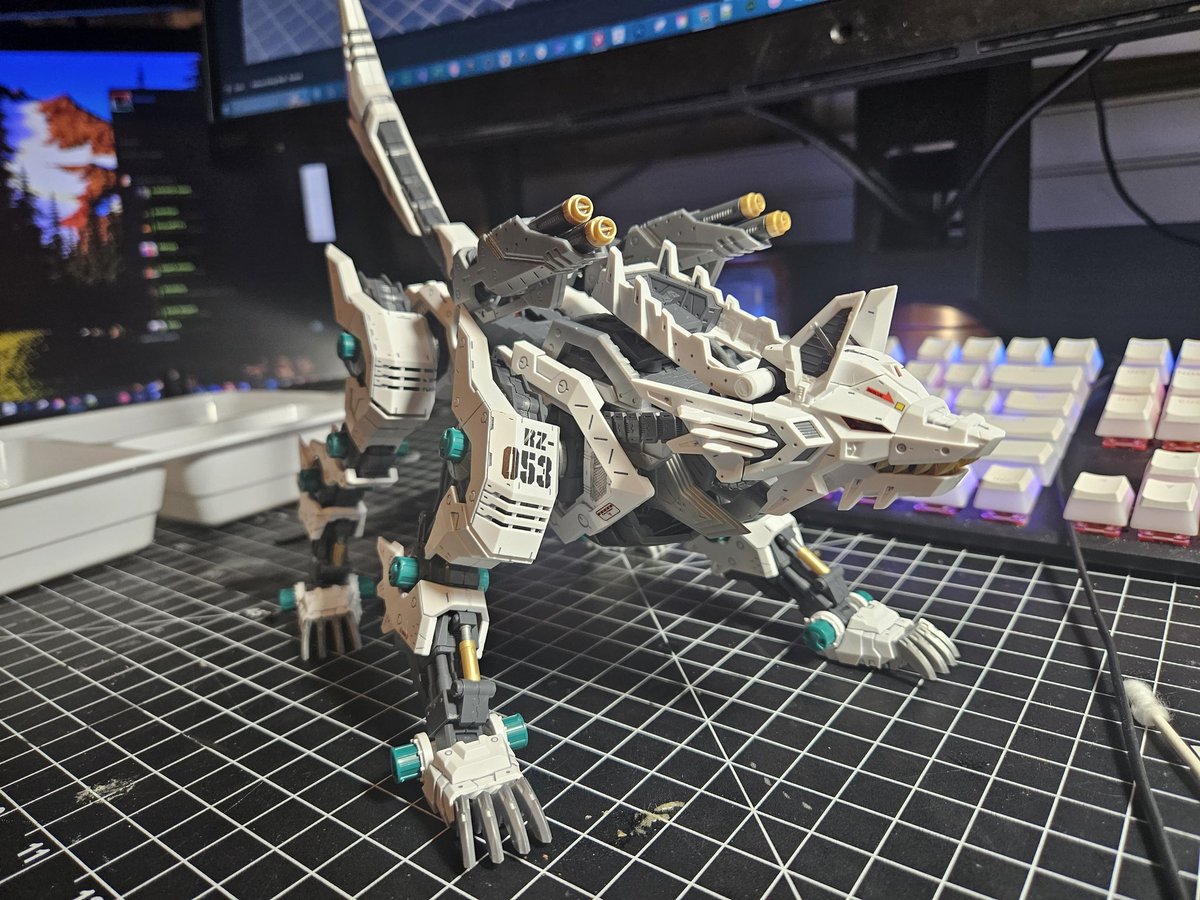 DastushGames's tweet photo. It's such an awesome kit. This is my 20th #Zoid this year, I finally built up the courage to apply the waterside decals, haha. Alot less painful than i thought it was going to be. Time to go back and apply them to all of the others... 

#ZOIDS https://t.co/1iimFMMhnx