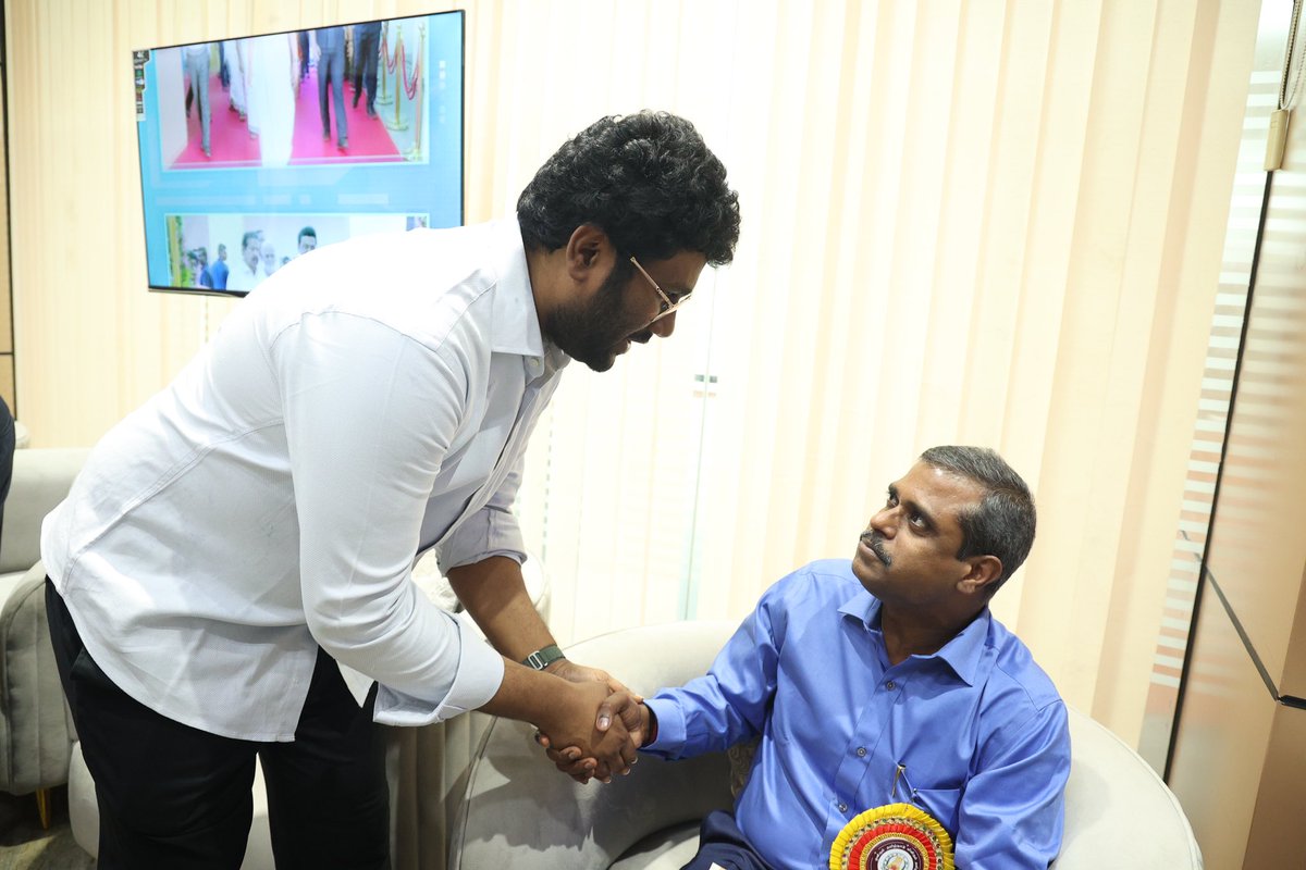 remicilvin's tweet photo. With Our Nation’s Pride Thiru. Veera Muthuvel, the project director for @isro ‘s Chandrayaan-3 mission. #ISRO #chandrayaan3 #tngovernment #evokemedia https://t.co/b5eKxYFbaY