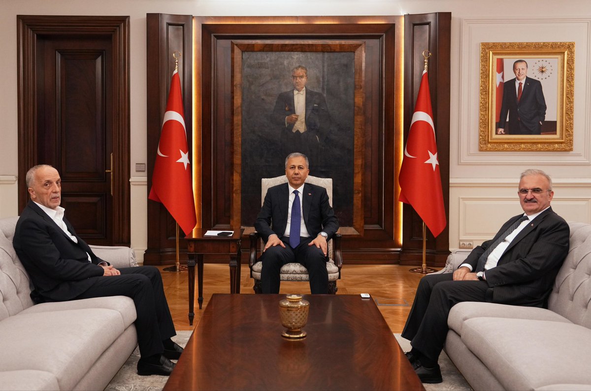 T.C. İçişleri Bakanlığı (@tc_icisleri) on Twitter photo TÜRK-İŞ Genel Başkanı Sayın Ergün Atalay, İçişleri Bakanımız Sayın <a href="/AliYerlikaya/">Ali Yerlikaya</a>'ya geçmiş olsun ziyaretinde bulundu. TÜRK-İŞ Genel Başkanı Sayın Ergün Atalay, İçişleri Bakanımız Sayın <a href="/AliYerlikaya/">Ali Yerlikaya</a>'ya geçmiş olsun ziyaretinde bulundu.