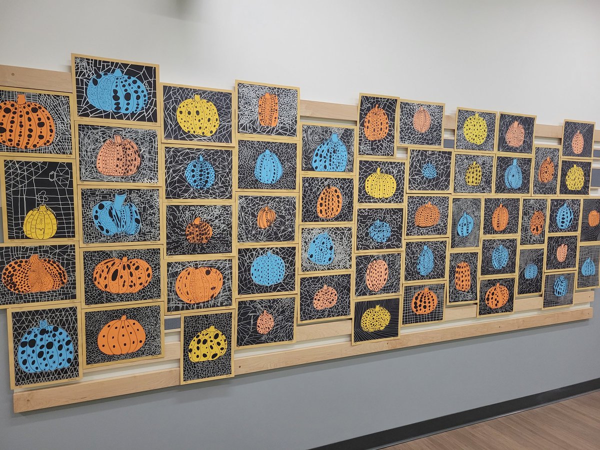 SLSDAghotte's tweet photo. It's beginning to feel like fall @SLSDCrosby #pumpkins #apples https://t.co/zRmfO5lTDN