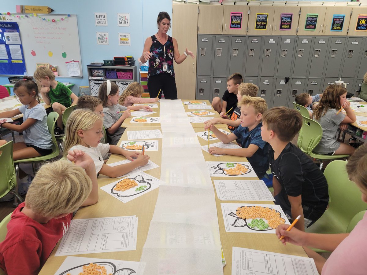 It's beginning to feel like fall <a href="/SLSDCrosby/">Crosby Elementary</a> #pumpkins #apples