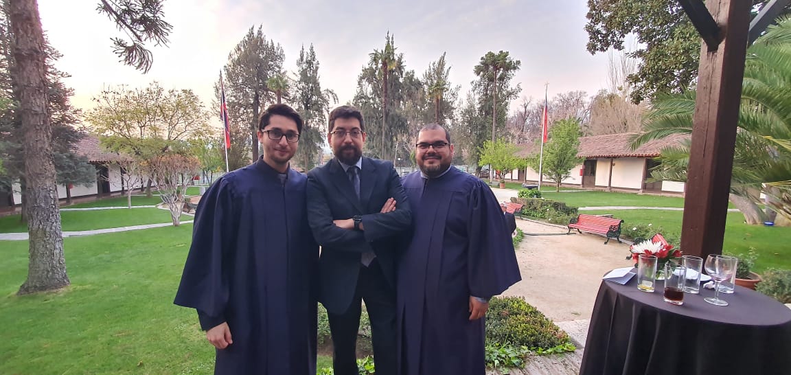 DocBiotec_UNAB's tweet photo. ¡Asistimos a la ceremonia de investidura del Grado de Doctor en Biotecnología de la UNAB! 🥳
Este año egresaron los Drs. Bernardita Medel, Diego Figueroa, Fernando Díaz (foto) y Yoelvis Sulbarán (foto).
@Vrid_Unab https://t.co/jkiVkACcgU