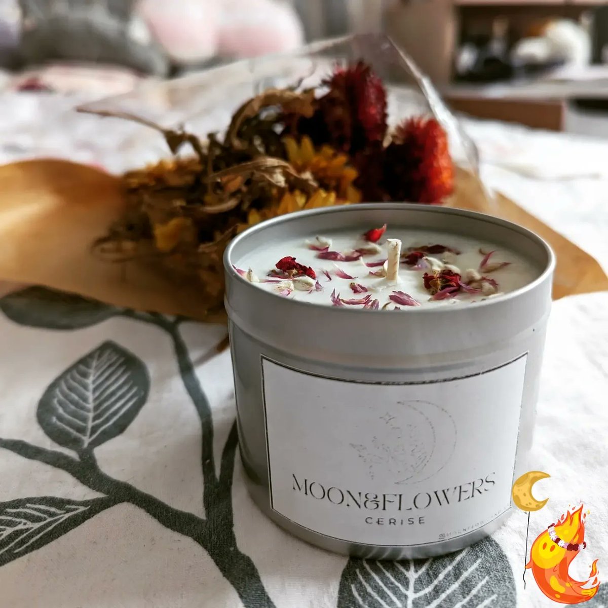 moonflowcandles's tweet photo. coucou, moi c'est Alice, je me suis découverte une passion pour les bougies il y a plusieurs mois et hier, j'ai décidé d'ouvrir ma boutique ! vous pourrez la retrouver sur le tweet suivant 💫🕯️ je prends les commandes personnalisées et peux me déplacer pour éviter les fdp 🙏 https://t.co/mBYrKgLDjd