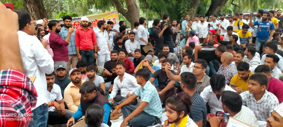 ajitjnp27's tweet photo. #नईशिक्षकभर्ती के लिए आज प्रयागराज में डीएलएड टेट/सीटेट पास साथियों के साथ आंदोलन किया जा रहा।

लेकिन ये घमंडी सरकार गूंगी बनी हुई है,और 5 साल से नई शिक्षक भर्ती का विज्ञापन जारी नहीं कर रही।

मुख्यमंत्री @myogiadityanath जी मुद्दे को संज्ञान में लें🙏 https://t.co/ZnbCwCZdsG