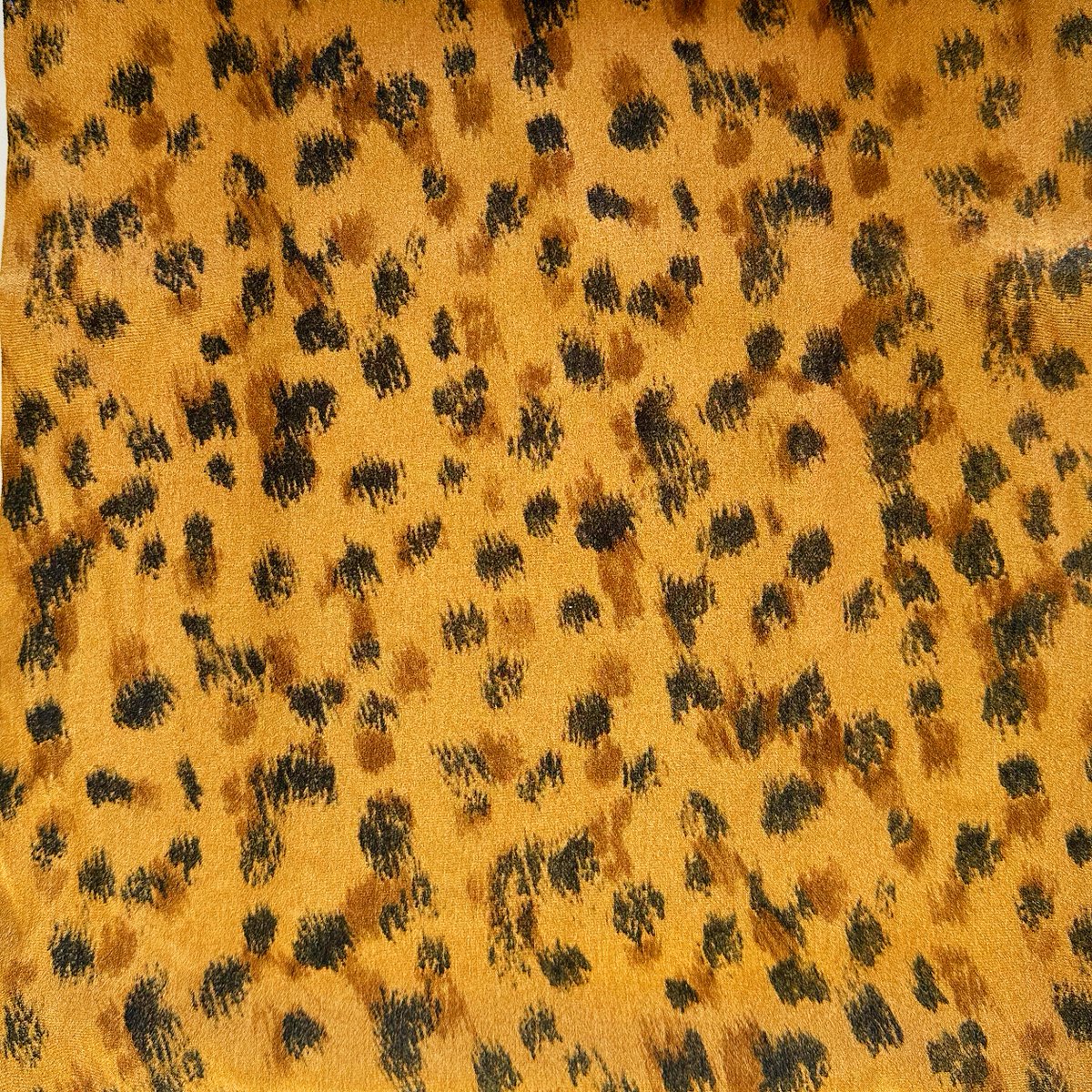 Like a fresh baked #chocolatechip cookie, this print combines visual and textural appeal, creating an all-encompassing sensory experience of nostalgia and delight!🍪 
#treatyourself