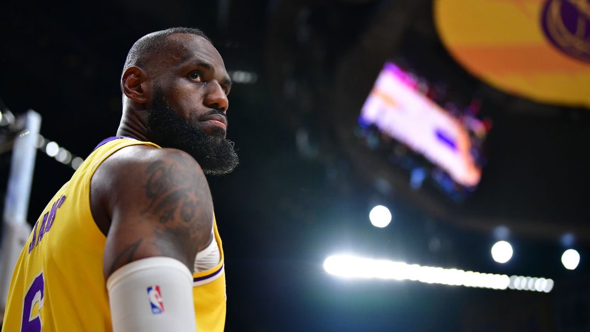 LegionHoops's tweet photo. Jaxson Hayes praises LeBron:

“It's insane. I grew up in Ohio, and in 3rd grade LeBron was averaging 30 points… and now I'm his teammate and he's still averaging 30.”

(via @TopBallCoverage) https://t.co/PetO6BTr0F