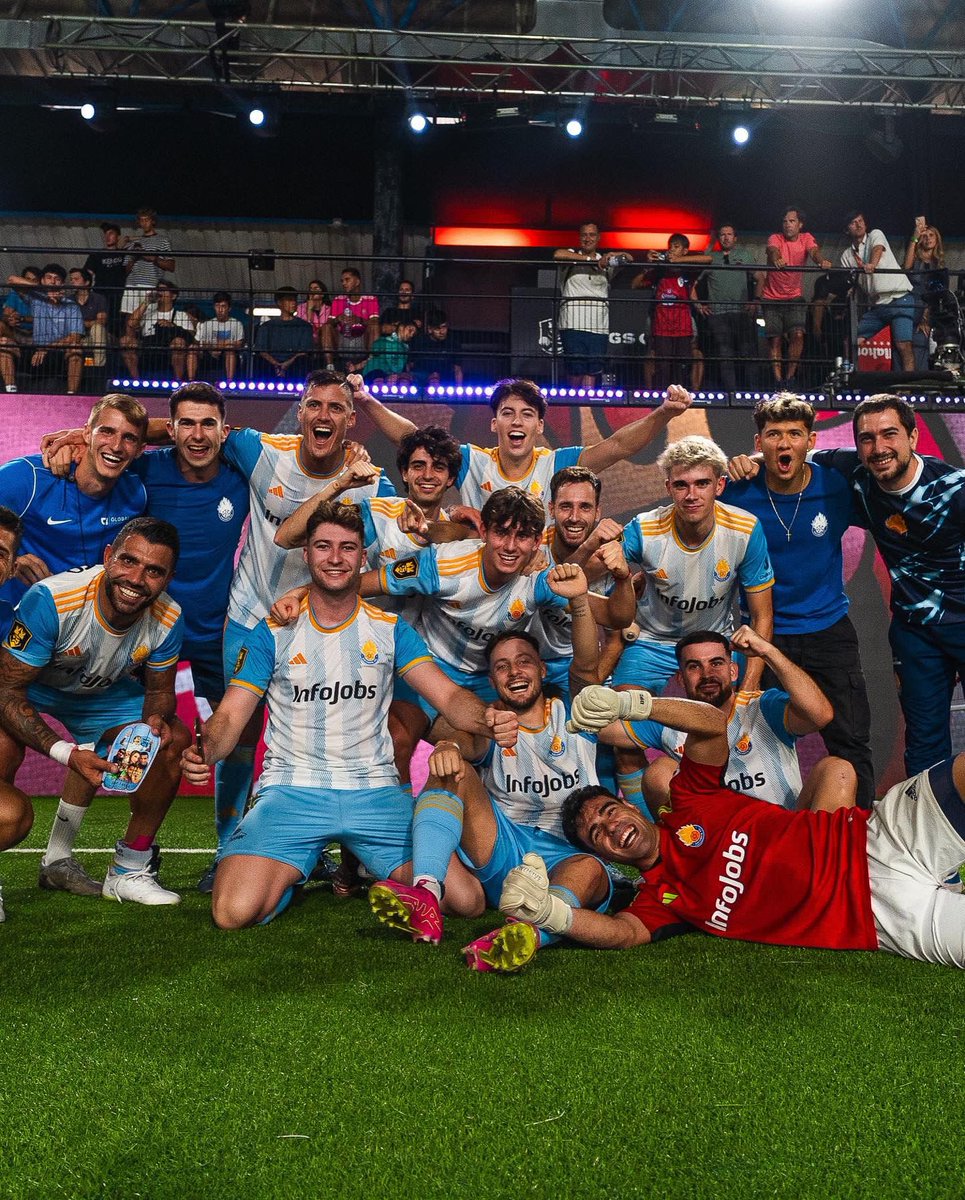 Augusto Fernández (@augusto12f) on Twitter photo Compitiendo y disfrutando de otro Domingo de <a href="/kingsleague/">Kings League Spain</a> con este "EQUIPAZO". Dale <a href="/Saiyans_FC_/">Saiyans FC 🧡💙</a> que esto no para... 🔥💪🏼 Compitiendo y disfrutando de otro Domingo de <a href="/kingsleague/">Kings League Spain</a> con este "EQUIPAZO". Dale <a href="/Saiyans_FC_/">Saiyans FC 🧡💙</a> que esto no para... 🔥💪🏼