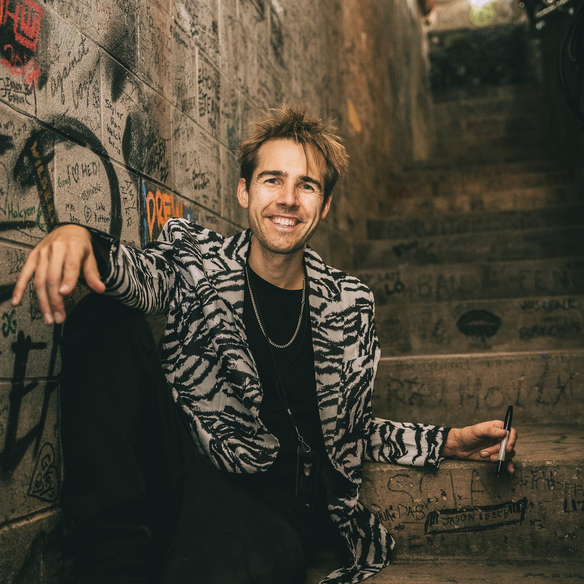 Jason Leech (@jasonleechmusic) on Twitter photo Red Rocks was an absolute dream come true—still can’t believe I had my keys up on that stage. Thank you everybody who came out to the set, my incredible team, and @biggigantic for having me onboard their legendary Rowdytown show 🖤🎹🤍
📸 <a href="/rasersharp_CO/">Raser Sharp Productions</a> Red Rocks was an absolute dream come true—still can’t believe I had my keys up on that stage. Thank you everybody who came out to the set, my incredible team, and @biggigantic for having me onboard their legendary Rowdytown show 🖤🎹🤍
📸 <a href="/rasersharp_CO/">Raser Sharp Productions</a>