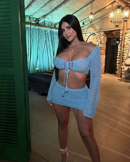 should i wear more outfits like this? https://t.co/r5yONVk9eT