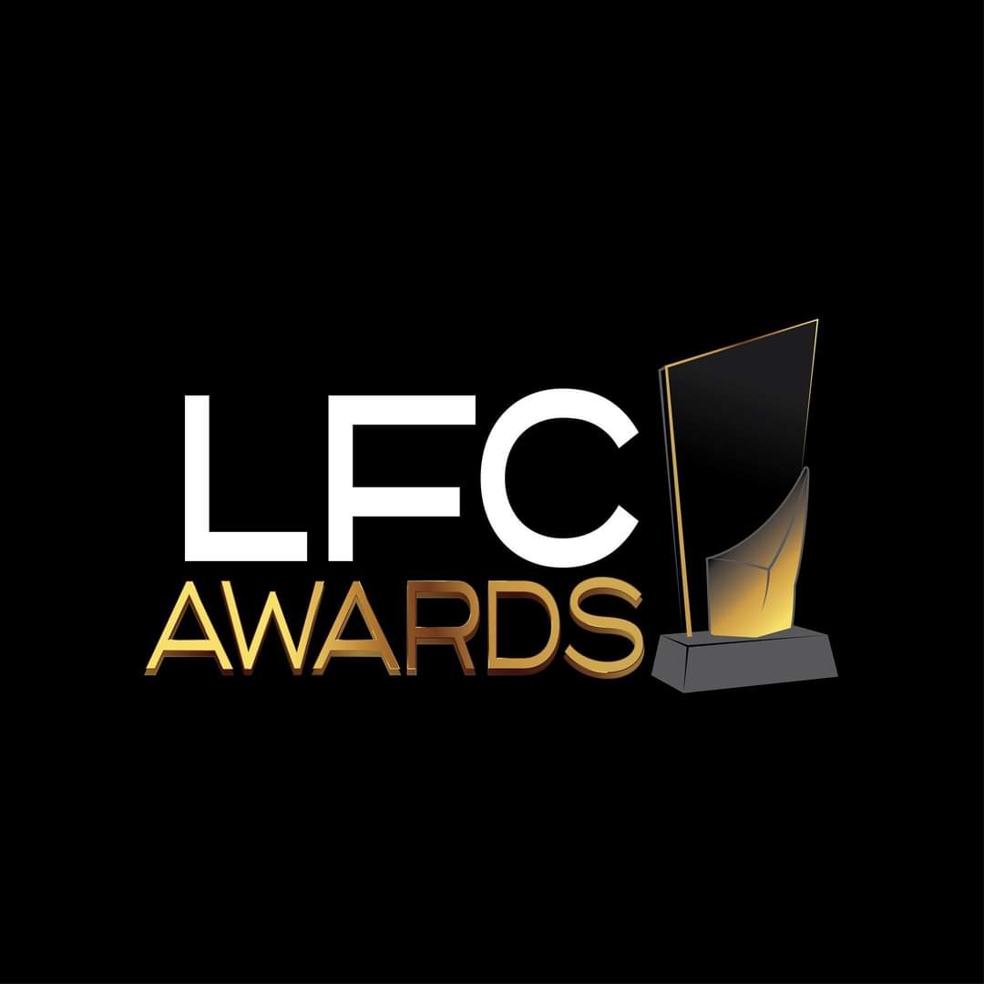 TitiNdema's tweet photo. Le mois dernier nous avons commencé la préparation de la conception de mon smoking fait sur mesure avec @MrAfropolitan pour la 6ème édition des awards du @LFCamerounais 
Je vous le recommande vivement 👌
Le souci du détail,la précision dans les finitions.😍🇨🇲
#Lfc6 https://t.co/ZNlT4hQ8uq