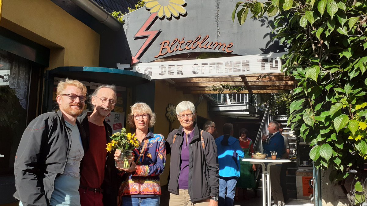 🎉 40 Jahre Einsatz für Umwelt und Reparatur! Heinrich Jung, Gründer von "Blitzblume", ist ein Vorbild für Nachhaltigkeit. Danke für deine Inspiration! 40 Jahre Blitzblume #Nachhaltigkeit #Umweltschutz #Reparieren #RechtAufReparatur