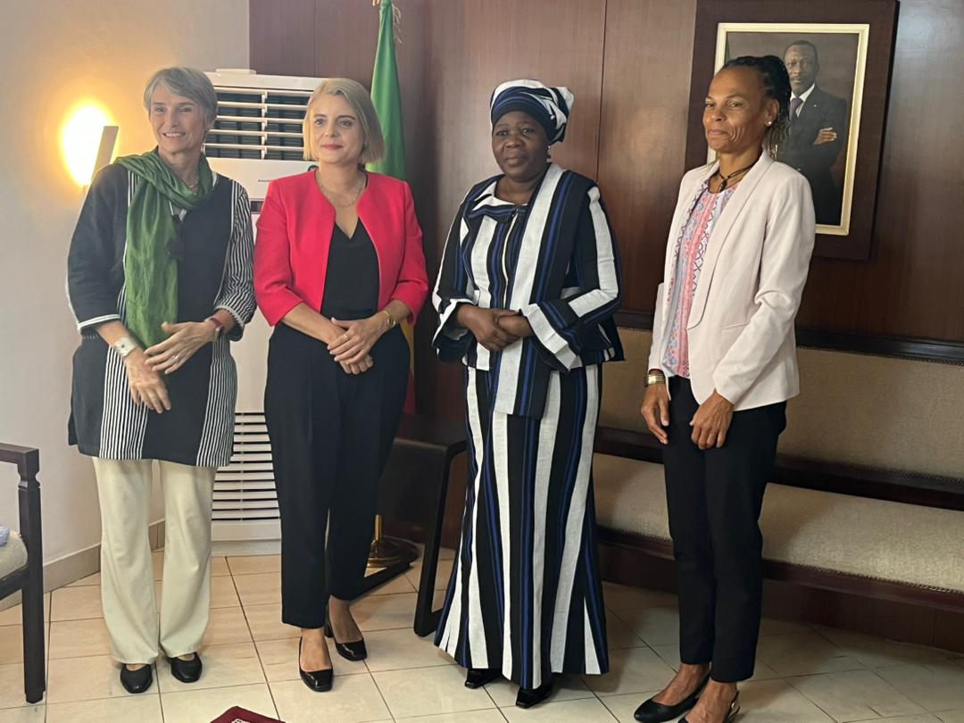 Audience ce jour de <a href="/MCTalata/">Mariam Chabi Talata</a> Vice-présidente de la République avec Patricia Danzi, DG de <a href="/SwissDevCoop/">Swiss Development and Cooperation</a> en mission au🇧🇯, l'Ambassadrice de🇨🇭près le🇧🇯 Simone Giger, @elpitteloud Cheffe de <a href="/DDCBenin/">Coopération suisse au Bénin</a> et Rémy Duiven, Chef Section Afrique de l'Ouest(...)
#wasexo <a href="/gouvbenin/">Gouvernement du Bénin 🇧🇯</a> <a href="/EDA_DFAE/">EDA - DFAE</a>