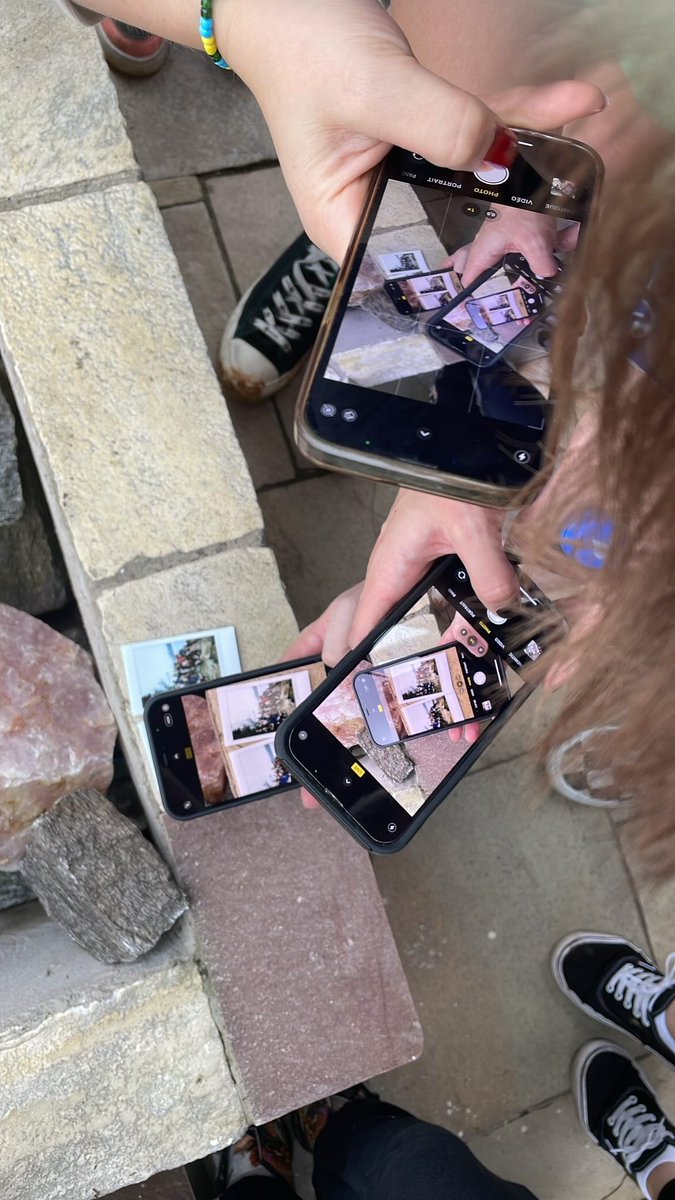 oibagi's tweet photo. @Baghera__Jones @Slimecicle @Ph1LzA The picture of a picture of a picture of a picture of a picture of a moment I really liked :) https://t.co/xEF0zfqunV