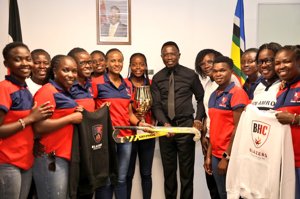 moyasa_ke's tweet photo. BLAZERS HOCKEY CLUB  PAYS A COURTESY CALL TO CS ABABU

The Cabinet Secretary For Youth affairs The Arts and Sports Hon. @AbabuNamwamba this evening played host to the Blazers Hockey Club, a Nairobi based Hockey team previously known as Telkom Ladies Hockey Club. https://t.co/eCtGxI9Uzh