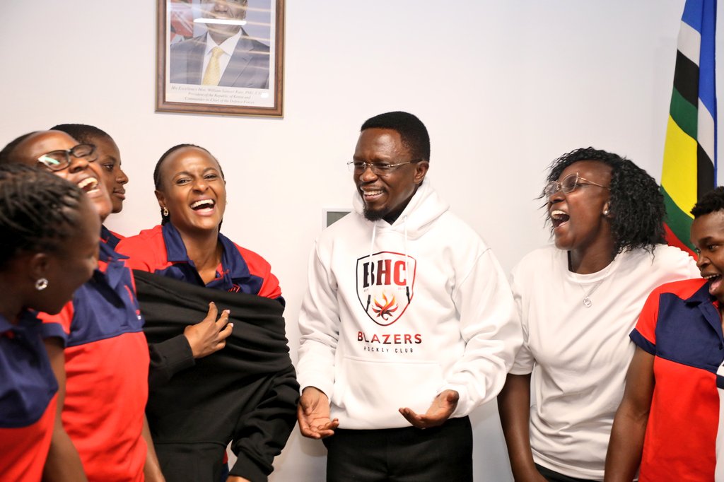 moyasa_ke's tweet photo. BLAZERS HOCKEY CLUB  PAYS A COURTESY CALL TO CS ABABU

The Cabinet Secretary For Youth affairs The Arts and Sports Hon. @AbabuNamwamba this evening played host to the Blazers Hockey Club, a Nairobi based Hockey team previously known as Telkom Ladies Hockey Club. https://t.co/eCtGxI9Uzh