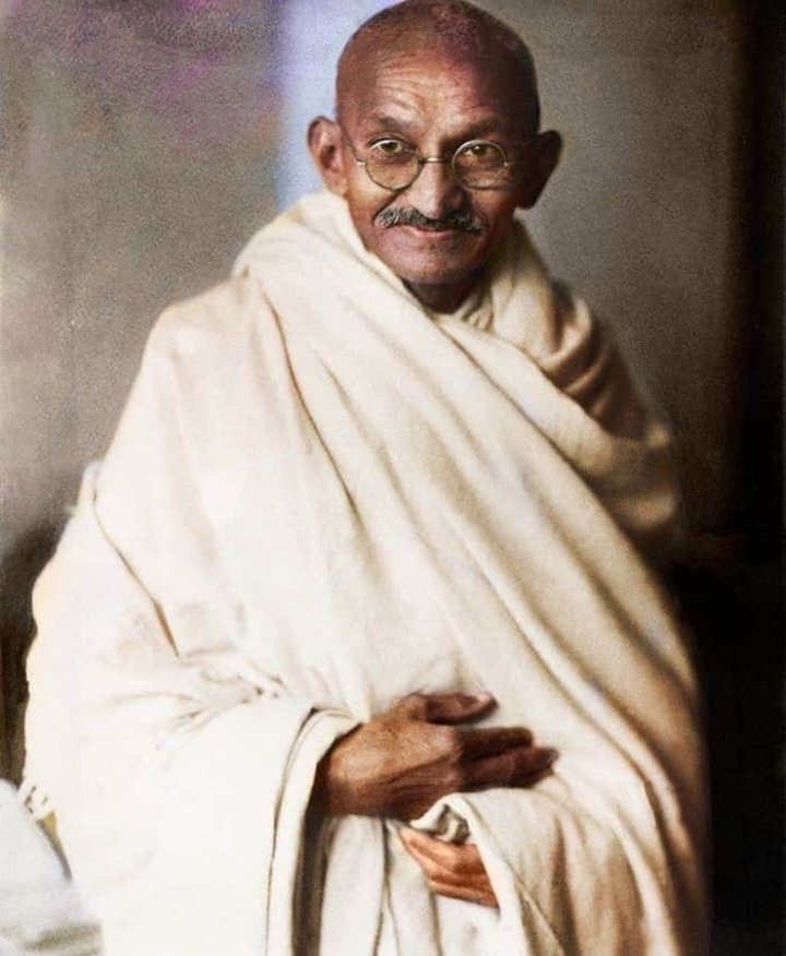 राष्ट्रपिता महात्मा गांधी जी अऊ देश के दुसरईय्या प्रधान मंत्री पंडित लाल बहादुर शास्त्री जी आप दोनों झन ल आप मन के जन्म जयंती के बेरा म सादर नमन, सादर जोहार, सादर पैलगी