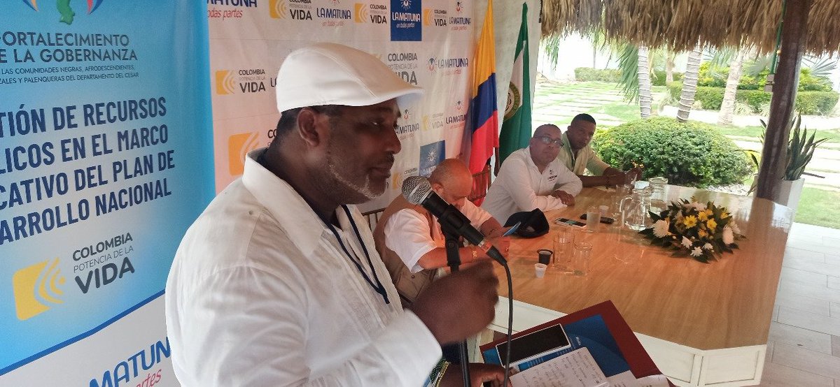 Holacesar6's tweet photo. Presidente Comisión Afrocolombiana Congreso de la República Cristóbal Caicedo Angulo @CRISTOBALCAIC10 manifestó en Valledupar Gobierno del Cambio invertirá 29,6 billones en proyectos liderados por las asociaciones juntas de acción comunal consejos comunitarios @Asomatuna https://t.co/i14tFNjPMz