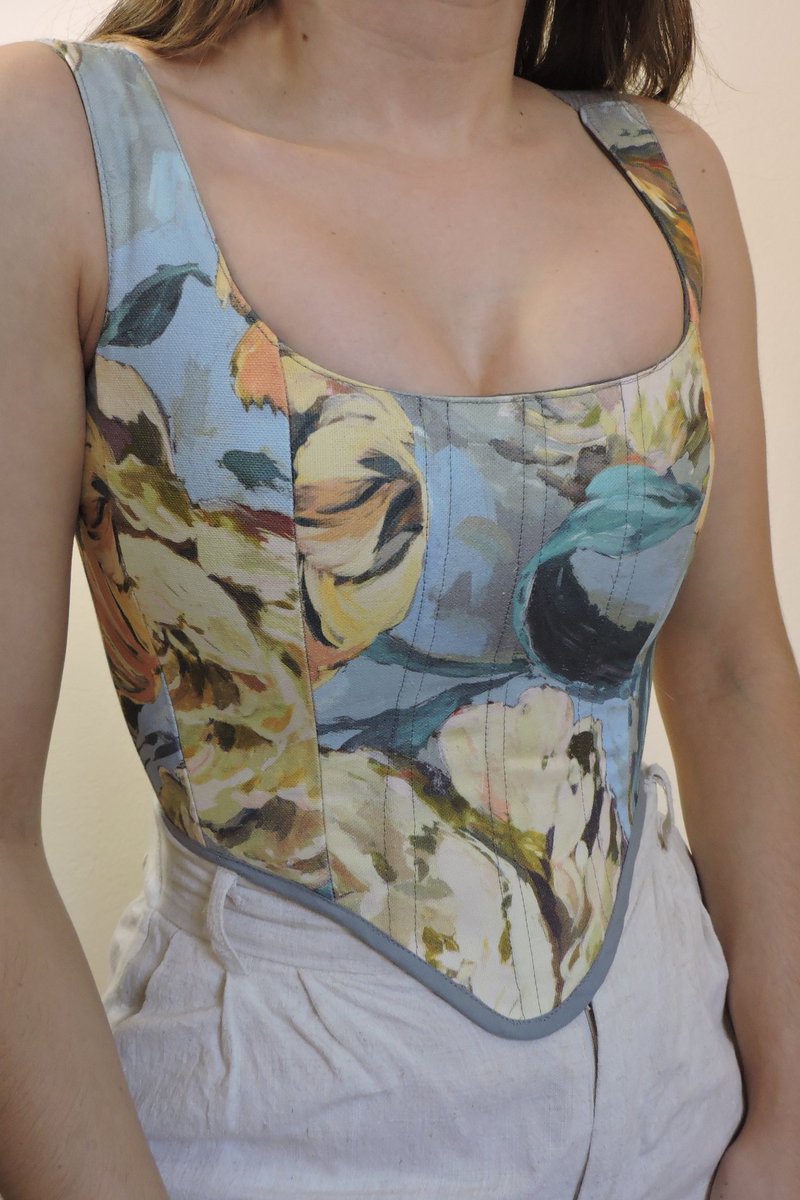 irenethat's tweet photo. Después de un tiempo, en la web vuelve a estar disponible la mayoría de modelos de corsets que hago. Todos ellos hechos artesanalmente, favoreciendo una economía circular y apoyando una industria textil justa y ética. ¡Viva el pequeño comercio! https://t.co/yN1jiWUgP1