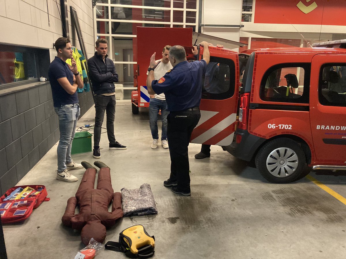 Onze inloopavond is nu al geslaagd! 12 mogelijk nieuwe collega’s krijgen uitleg van onze gemotiveerde collega’s in het werk wat wij doen <a href="/VNOGregio/">Veiligheidsregio Noord- en Oost-Gelderland</a> #werving #toekomst