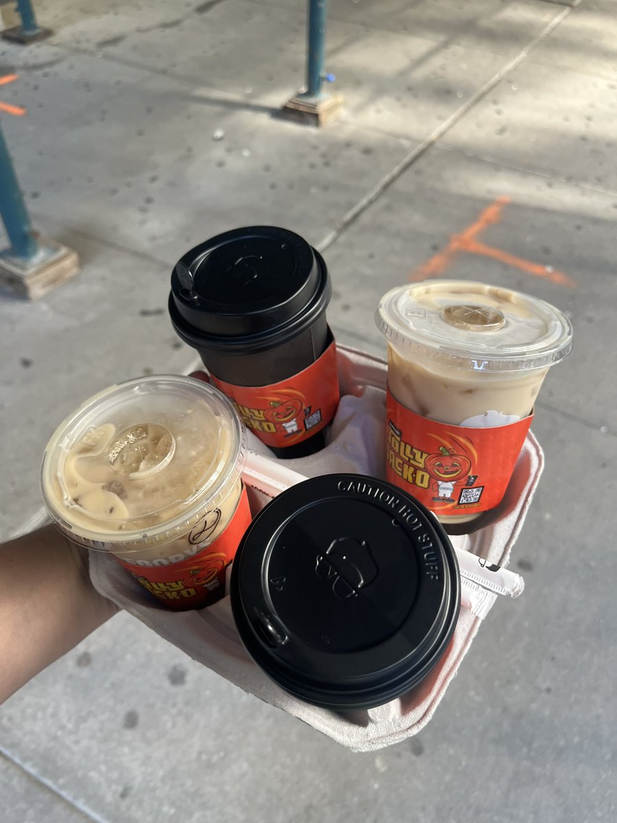 paul_heyne's tweet photo. @garyvee @GregorysCoffee @veefriends Got ‘em for the whole crew today 😎 https://t.co/WoqrEi8e9T