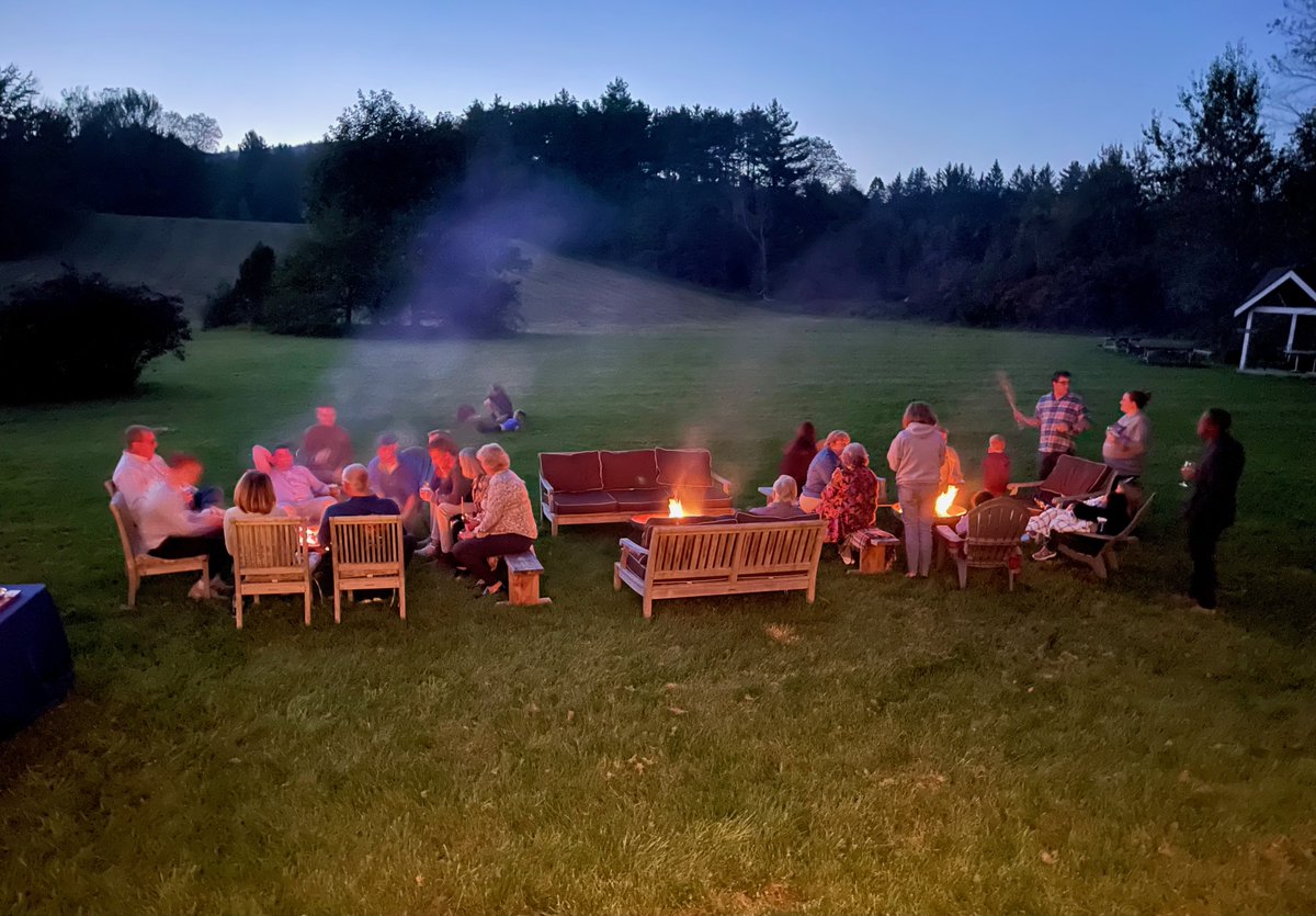 1824HouseInn's tweet photo. To those who say "there is no nightlife in the Mad River Valley", we say "maybe you are staying at the wrong place!"

Book your stay now at https://t.co/nf8iavwqlE https://t.co/5IhKntETN3