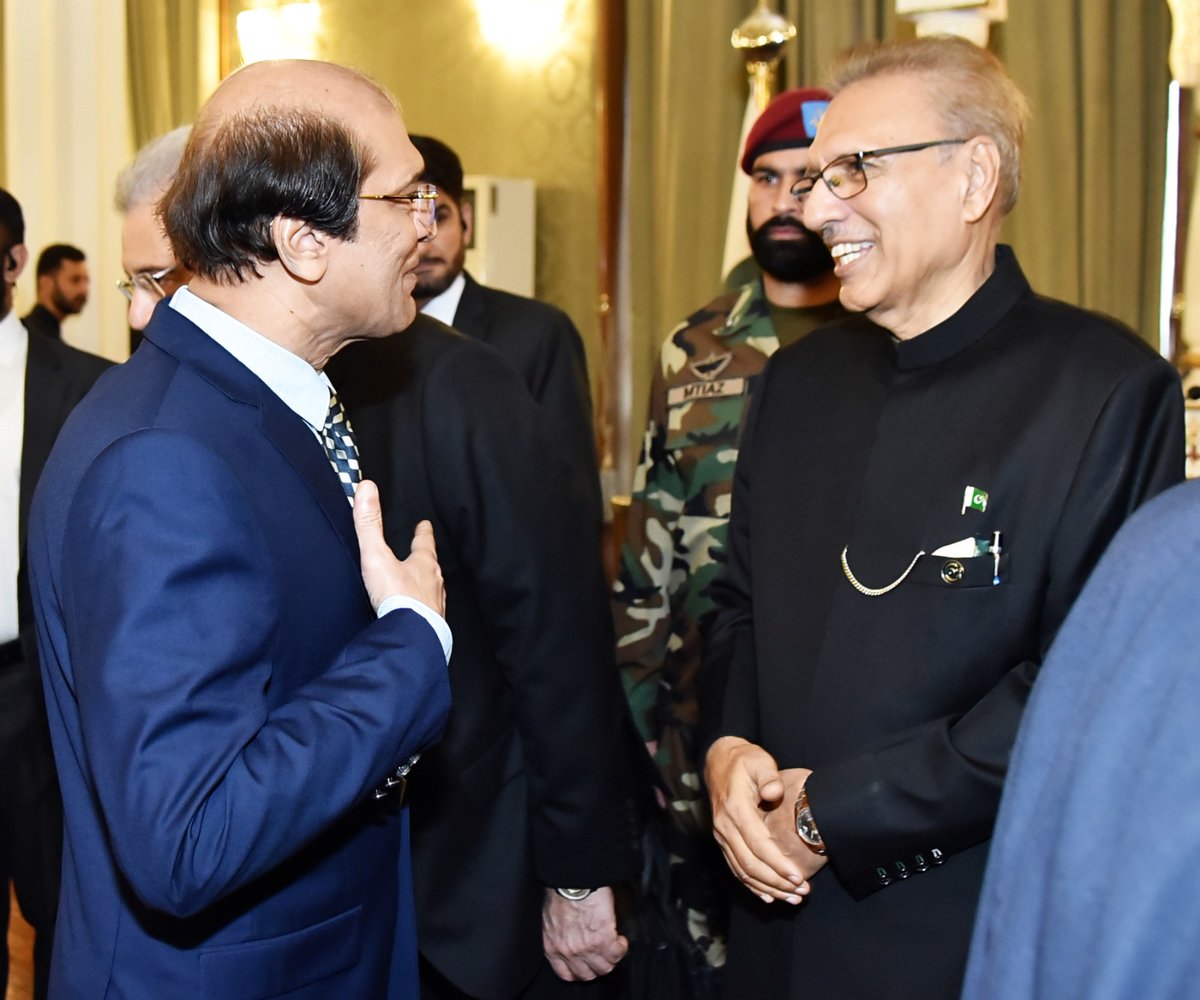 AslamEllahi's tweet photo. انٹرنیشنل ��میشن آن ہیومن رائٹس کے چئیرمین محمد اسلم الہٰی نے صدر مملکت جناب عارف علوی  سے  سُپریم کورٹ کے چیف جسٹس  کی حلف برداری کے موقع پر ملاقات کی صدر  نے ملک میں انسانی حقوق کو برقرار رکھنے اور ان کے تحفظ کے لیے  مسلسل کاوشوں پر اسلم الہٰی کی تعریف کی ۔ https://t.co/LHGC9iKiT9