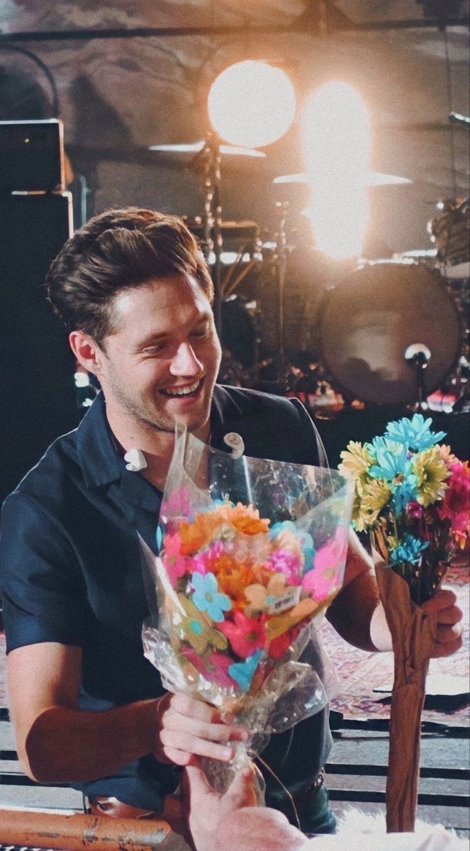 seahsxts's tweet photo. ➛ @yoonsparkle te han enviado un abrazo de Rap line  y flores ¡!

Esta es la 2da vez que intento enviarte flores espero si te lleguen, aunque ya no hablemos tanto como antes sigues siendo una persona especial para mi, eres bonita como un atardecer, + https://t.co/FNoqU2gc3L
