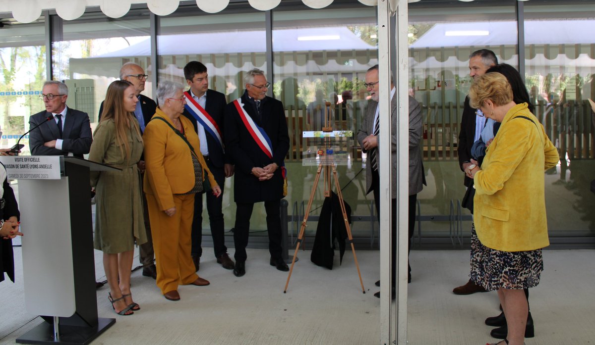 T_Houssin's tweet photo. 🏥 J'ai participé à l'inauguration officielle de la maison de santé Lyons Andelle à #Charleval.
🩺 Ouverte en 2021 elle regroupe 40 professionnels et son fonctionnement est un modèle à suivre en matière d'offre de soins dans les déserts médicaux.
➡️ Un hommage a également été rendu à Phillipe Gerics, ancien président de Lyons Andelle qui était à l'origine de ce projet.