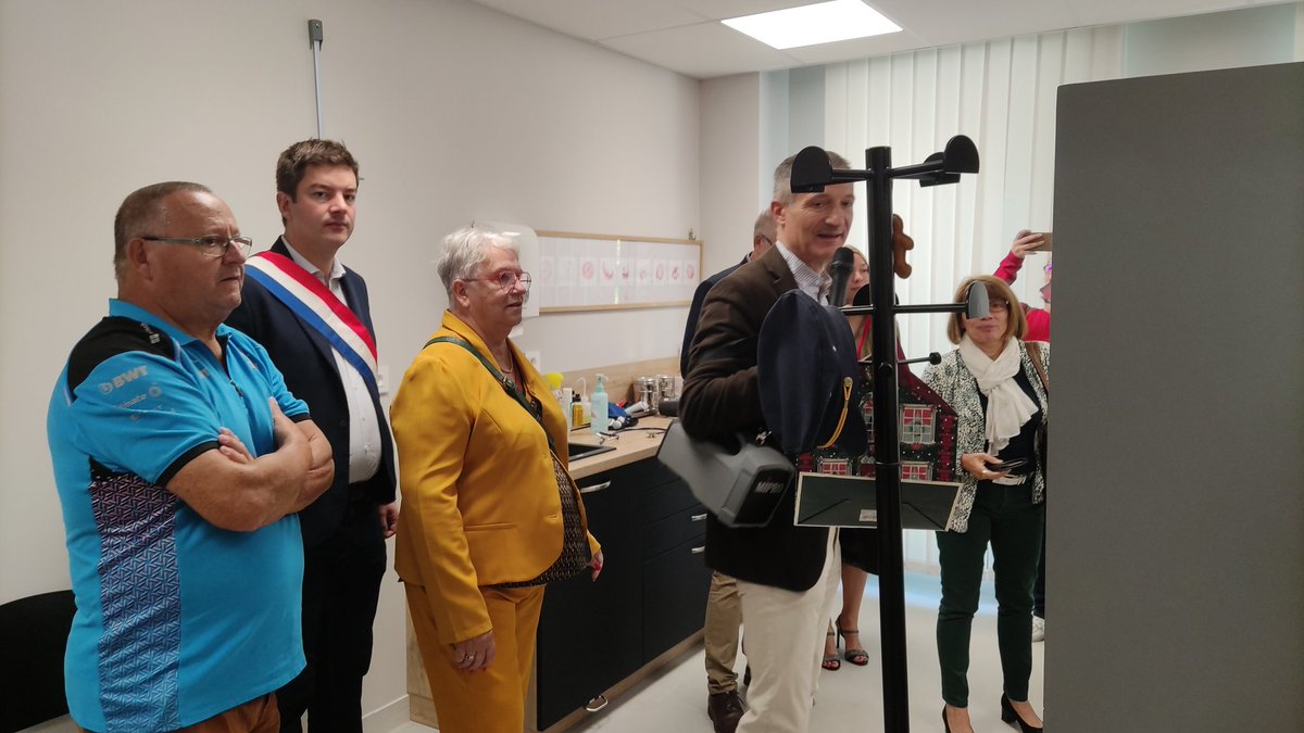 T_Houssin's tweet photo. 🏥 J'ai participé à l'inauguration officielle de la maison de santé Lyons Andelle à #Charleval.
🩺 Ouverte en 2021 elle regroupe 40 professionnels et son fonctionnement est un modèle à suivre en matière d'offre de soins dans les déserts médicaux.
➡️ Un hommage a également été rendu à Phillipe Gerics, ancien président de Lyons Andelle qui était à l'origine de ce projet.