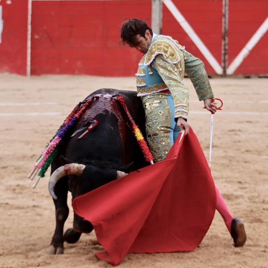 📸
<a href="/VRuizConsuegra/">Verónica Ruiz</a> 
<a href="/vsantoslinares/">Santos Linares</a>