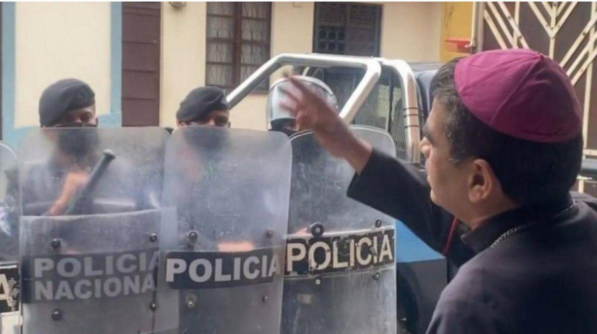 #Alerta #Nicaragua I Se eleva a 11 el número de sacerdotes privados de libertad por el Régimen de los Ortega Murillo:
1-Osman Salvador Guillén.
2-Fernando Zamora Silva.
3-Leonardo Guevara Gutierrez.
4-Jaime Iván Montecinos.
5-Pastor Eugenio Rodríguez Benavides.
6-Cristóbal Gadea.