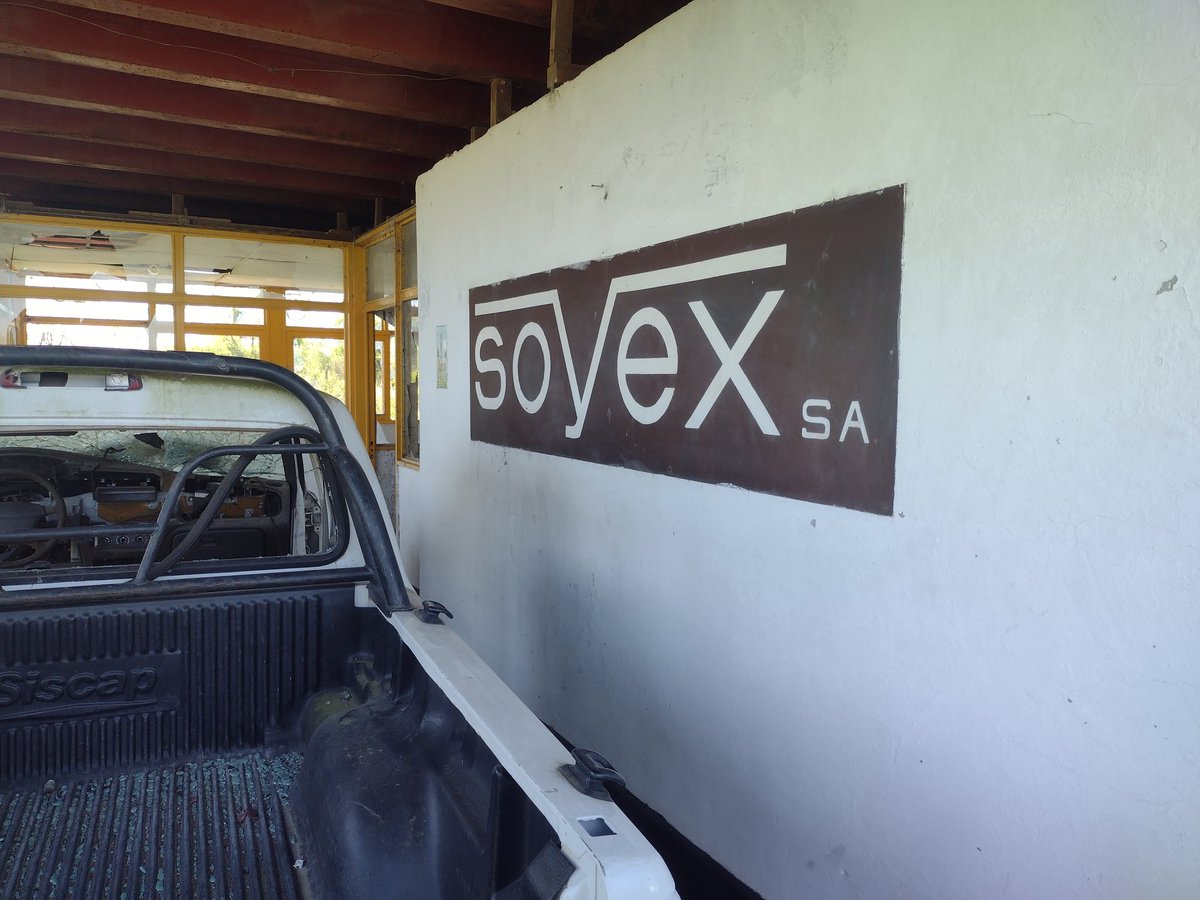 ElementalRyx's tweet photo. Soyex, un puerto cerealero abandonado que fuimos a recorrer con unos amigos. https://t.co/7oUvmh3qNS
