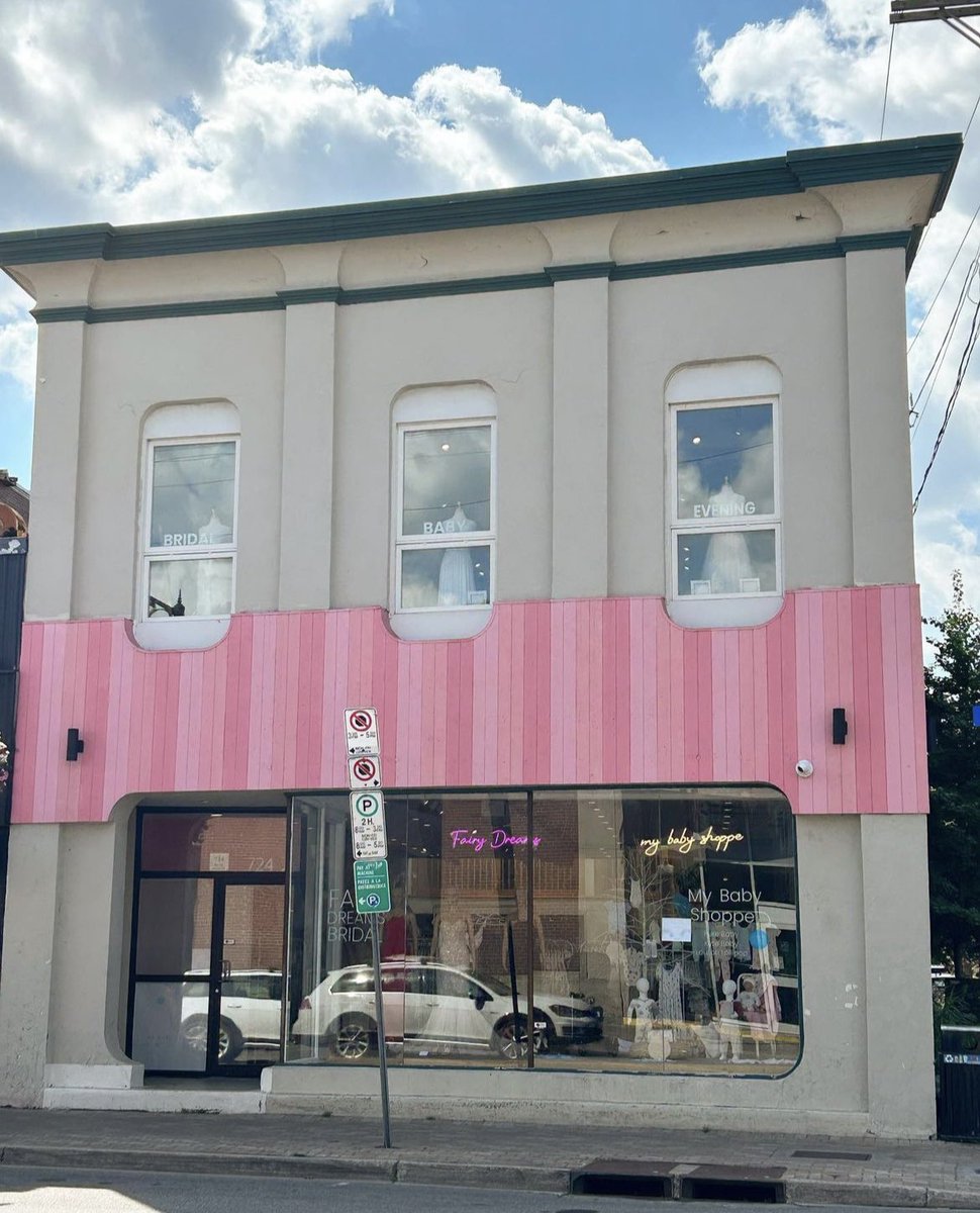 intheglebe's tweet photo. Throwback of the Glebe! 🕰️ Take a look back in time at what is now Fairy Dreams Bridal and My Baby Shoppe👰♀️👼
#intheglebe #throwback #vintagephoto https://t.co/1qfmy59bL3