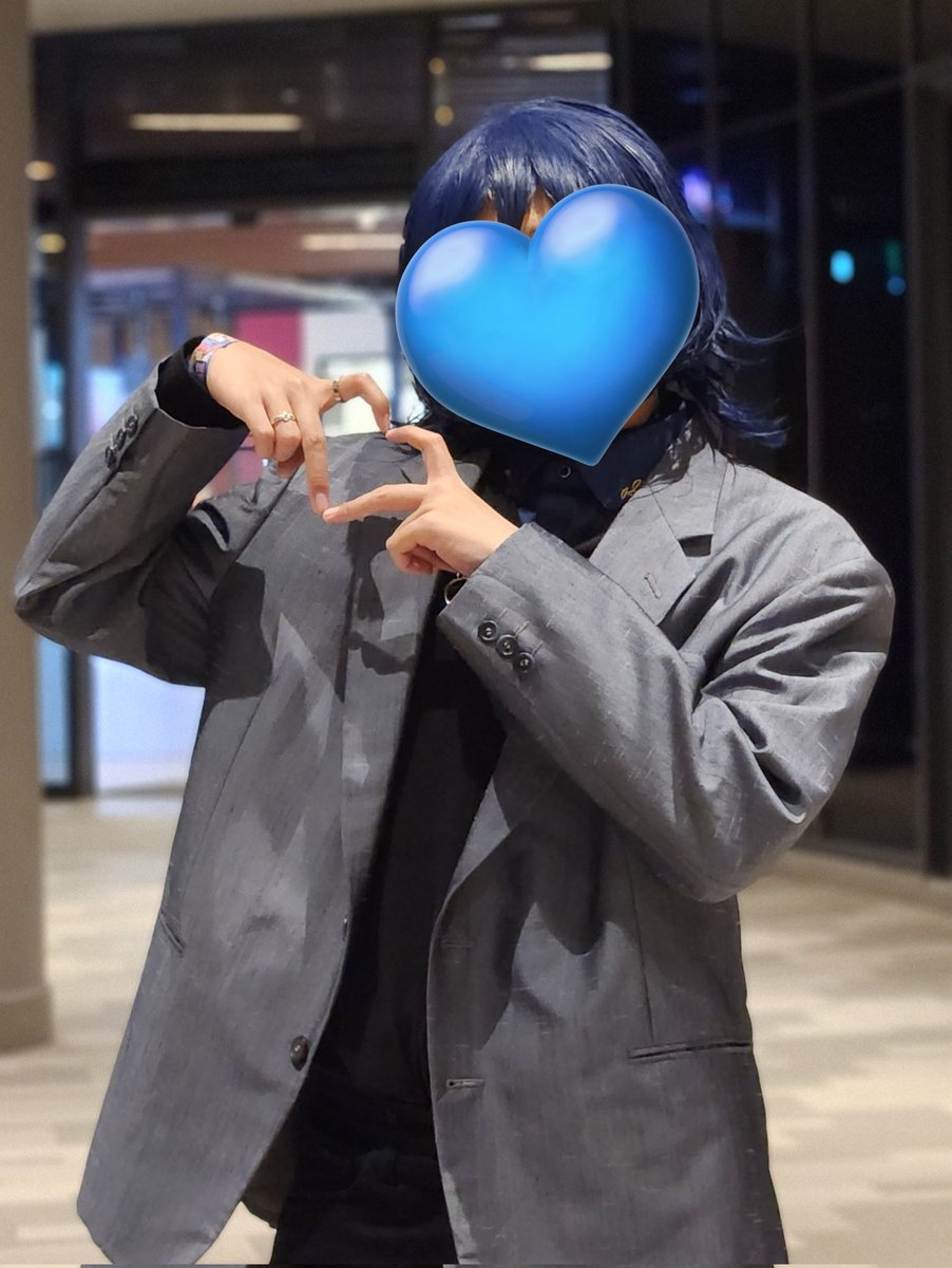 labrynth_les's tweet photo. I tried to cosplay as Hiodoshi Ao-kun 🖋💙

火威青くんのコスプレをしてみた🖋💙

#青ペン https://t.co/LoD9ewSHfO
