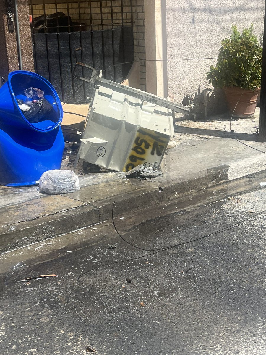 baigts's tweet photo. @CFEmx Transformador caído en loma alta, Monterrey 64710 https://t.co/TvGrEYvwBP