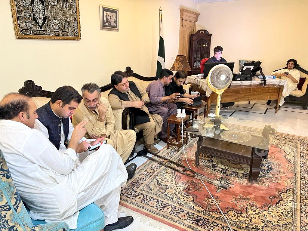 wajahatullahkh7's tweet photo. Late night preparations for the PPP digital meetup are in full swing! 👍 Pleased to connect with our fellow Jiyalas. Stay tuned. #PPP #DigitalMeetup
#PPPDigitalKP
@BBhuttoZardari @AseefaBZ @sharjeelinam @asifullahk https://t.co/cPyn7IZ6v2