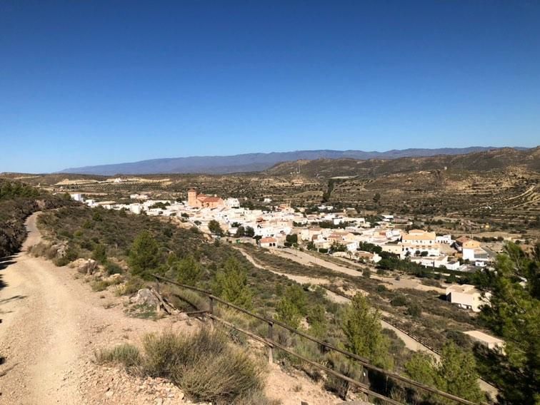 AytoDeOhanes's tweet photo. @dipalme_almeria @vverdelucainena Sendero de nivel bajo, que pudieron  realizar sin problema todos los participantes. Tuvimos temperaturas  calurosas pero agradables. https://t.co/rv24I0OmLw