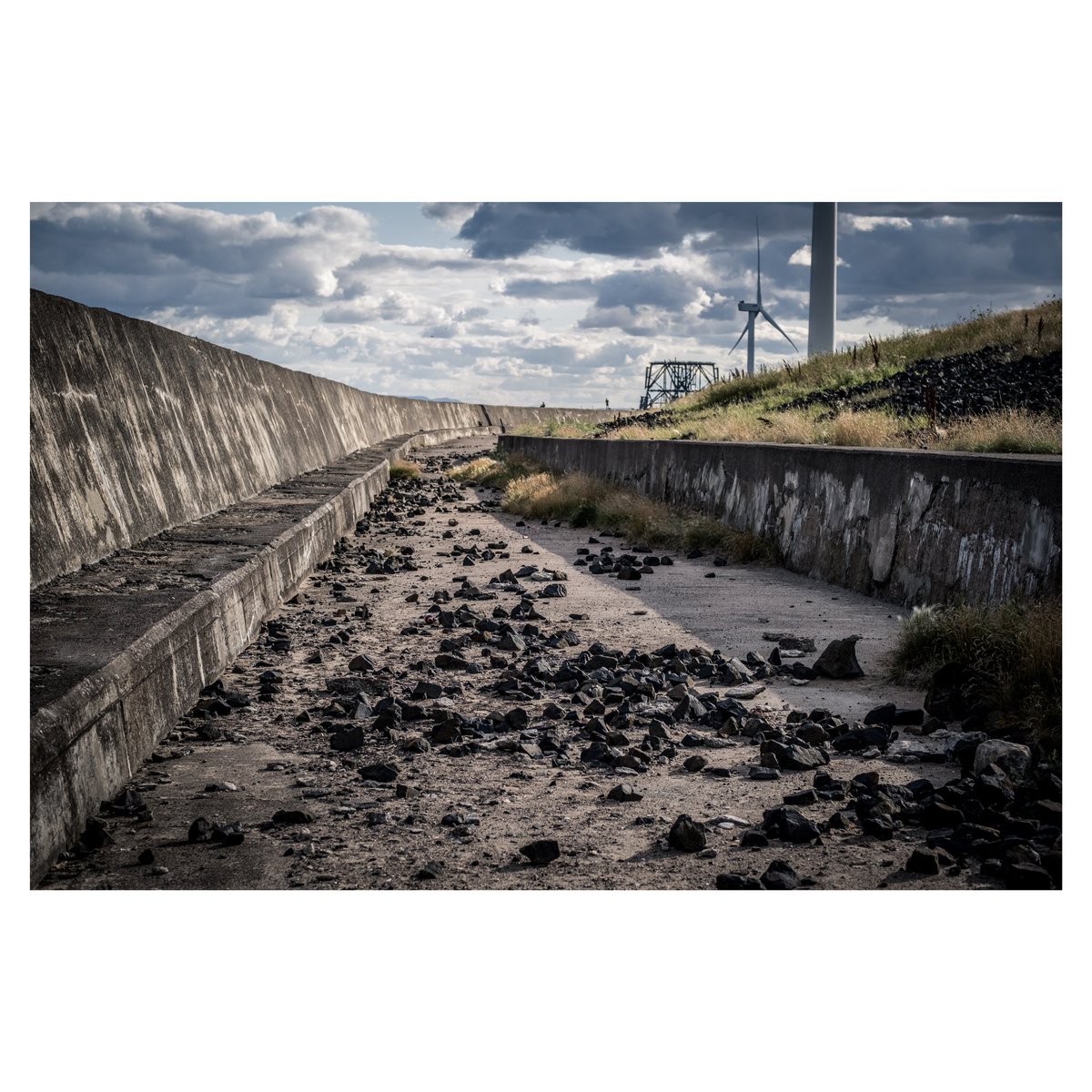 #postindustrial #landscape #fife 
#exploring a hidden zone between the site of a demolished power station and the #firthofforth 
#urbanexplorer #urbex #edgelands #nomansland #expore #scotland #past